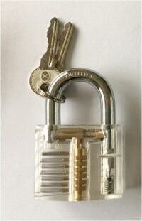 Cadenas transparent à goupilles